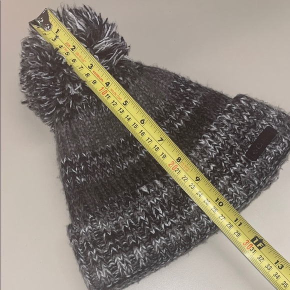 Columbia Black and Gray Knit Beanie Mens or womens OS / preowned - Picture 7 of 8